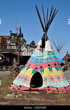 FORÊT DE KAIBAB /RULAR AMERICA /ARIZONA/USA/ 10- SEPTEBER 2019 /affichage traditionnel des tipis amérindiens au parc national de double Eagle trading Co iKaibab . (Photo..Francis Dean / DeanPictures). Banque D'Images