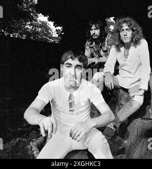 The Who a posé lors d'un appel à la presse pour la soirée de lancement de l'album 'Who's Next' à Surrey, Angleterre, le 15 juillet 1971 l-R John Entwistle, Keith Moon, Roger Daltrey Banque D'Images