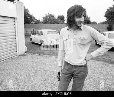 Pete Townshend de The Who a posé lors d'un appel à la presse pour la soirée de lancement de l'album 'Who's Next' à Surrey, en Angleterre, le 15 juillet 1971 Banque D'Images