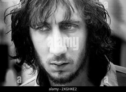 Pete Townshend de The Who a posé lors d'un appel à la presse pour la soirée de lancement de l'album 'Who's Next' à Surrey, en Angleterre, le 15 juillet 1971 Banque D'Images