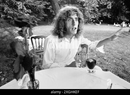 Roger Daltrey de The Who a posé lors d'un appel à la presse pour la soirée de lancement de l'album 'Who's Next' à Surrey, en Angleterre, le 15 juillet 1971 Banque D'Images