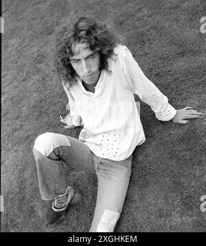 Roger Daltrey de The Who a posé lors d'un appel à la presse pour la soirée de lancement de l'album 'Who's Next' à Surrey, en Angleterre, le 15 juillet 1971 Banque D'Images