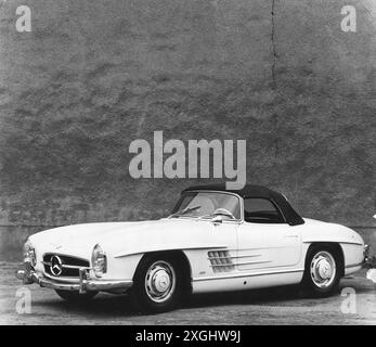 Transport, voitures, variantes de véhicules, Mercedes-Benz 300 SL, vue de gauche devant, années 1950, ADDITIONAL-RIGHTS-CLEARANCE-INFO-NOT-AVAILABLE Banque D'Images