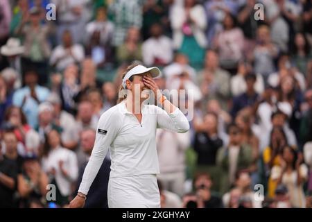 Londres, Royaume-Uni. 09 juillet 2024. Donna Vekic, de Croatie, célèbre avoir battu la Néo-zélandaise Lulu Sun à la fin de son match de tennis en quart de finale féminin le 9 juillet 2024, à la neuvième journée des Championnats de Wimbledon 2024 au All England Lawn Tennis and Croquet Club à Wimbledon, dans le sud-ouest de Londres. Crédit : MB Media solutions/Alamy Live News Banque D'Images