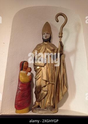 L'église Saint-Denis est une église paroissiale de culte catholique, dédiée à l'Évêque saint Denis, située dans la commune française d'Athis-Mons et l Banque D'Images