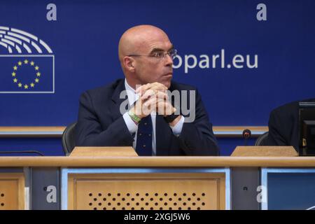 Le député européen Jorge Buxade Villalba assiste à une conférence de presse lors de la première réunion du nouveau Groupe Patriotes pour l'Europe à Bruxelles, Belgique, le 8 juillet 2024. Crédit : ALEXANDROS MICHAILIDIS/Alamy Live News Banque D'Images