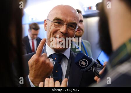 Ixelles, Belgique. 08 juillet 2024. Le député européen Jorge Buxade Villalba assiste à une conférence de presse lors de la première réunion du nouveau Groupe Patriotes pour l'Europe à Bruxelles, Belgique, le 8 juillet 2024. Crédit : ALEXANDROS MICHAILIDIS/Alamy Live News Banque D'Images