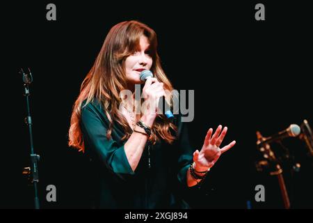 Milan, Italie. 06 juillet 2024. Carla Bruni se produit en live pendant The Worm Up! Festival au Teatro Dal Verme à Milan, Italie, le 06 juillet 2024 (photo Alessandro Bremec/NurPhoto). Crédit : NurPhoto SRL/Alamy Live News Banque D'Images
