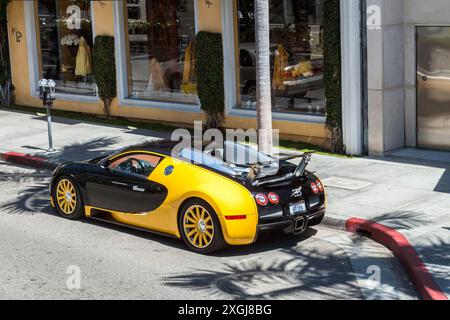 Bugatti Veyron garé sur Rodeo Drive à Beverly Hills Los Angeles en Californie Banque D'Images