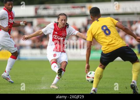 Oldebroek, pays-Bas. 09 juillet 2024. OLDEBROEK, PAYS-BAS - 9 JUILLET : Kian Fitz-Jim de l'AFC Ajax lors du match amical de pré-saison entre l'AFC Ajax et STVV au Sportpark Bovenmolen le 9 juillet 2024 à Oldebroek, pays-Bas. (Photo de Ben Gal/Orange Pictures) crédit : Orange pics BV/Alamy Live News Banque D'Images