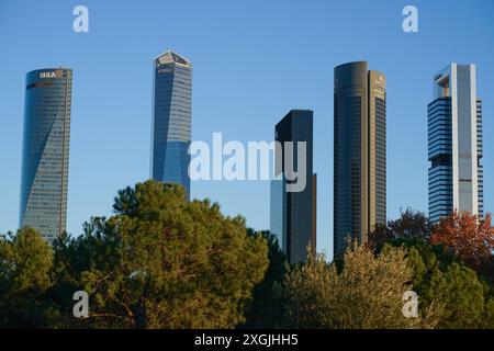 11 novembre 2023 ; Madrid, Espagne. Bâtiments dans le centre financier de Madrid. Vue depuis le Parque Norte Banque D'Images