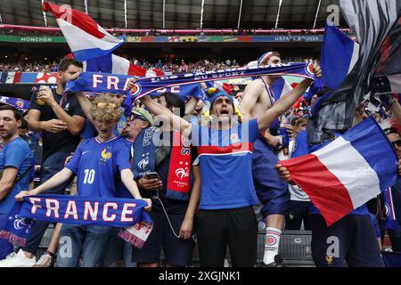 MUNICH - les fans de France avant le match de demi-finale de l'UEFA EURO 2024 entre l'Espagne et la France au Munich Football Arena le 9 juillet 2024 à Munich, Allemagne. ANP | Hollandse Hoogte | Maurice van Steen crédit : ANP/Alamy Live News Banque D'Images