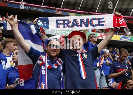 MUNICH - les fans de France avant le match de demi-finale de l'UEFA EURO 2024 entre l'Espagne et la France au Munich Football Arena le 9 juillet 2024 à Munich, Allemagne. ANP | Hollandse Hoogte | Maurice van Steen crédit : ANP/Alamy Live News Banque D'Images