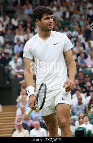 Londres, Royaume-Uni. 09 juillet 2024. L'Espagnol Carlos Alcaraz sourit lors de son quart de finale masculin contre l'américain Tommy Paul aux Championnats de Wimbledon 2024 à Londres le mardi 09 juillet 2024. Photo de Hugo Philpott/UPI crédit : UPI/Alamy Live News Banque D'Images