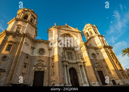 La Catedral de la Santa Cruz (Cathédrale de la Sainte Croix), vieille ville, Cadix, Espagne. Banque D'Images