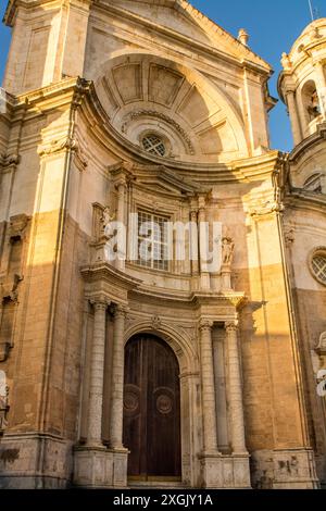La Catedral de la Santa Cruz (Cathédrale de la Sainte Croix), vieille ville, Cadix, Espagne. Banque D'Images