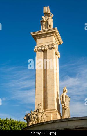 Monument à la Constitution de 1812, sur la Plaza de Espana (place d'Espagne), vieille ville, cadix, espagne. Banque D'Images