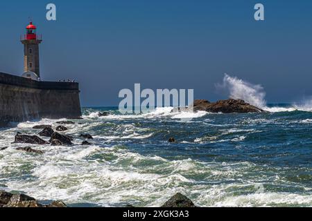 Les beautés de la ville portugaise, Porto : le quartier de Ribeira, la Torre dei Chierici, la gare Sao Bento et d'autres bâtiments monumentaux Banque D'Images