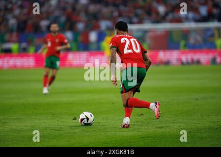 Joao Cancelo vu pendant le match UEFA Euro 2024 entre les équipes nationales du Portugal et de France au Volksparkstade, Hambourg, Allemagne (Maciej Rogowski) Banque D'Images