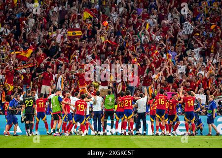 MUNICH, PAYS-BAS - 9 JUILLET : joueurs espagnols célébrant la victoire, Nacho Fernandez d'Espagne, Mikel Oyarzabal d'Espagne, Daniel Vivian d'Espagne, Martin Zubimendi d'Espagne, Marc Cucurella d'Espagne célébrant la victoire lors de la demi-finale de l'UEFA EURO 2024 entre l'Espagne et la France au Munich Football Arena le 9 juillet 2024 à Munich, pays-Bas. (Photo par Andre Weening/Orange Pictures) crédit : Orange pics BV/Alamy Live News Banque D'Images