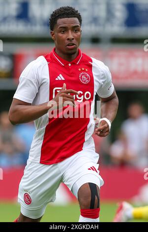 Oldebroek, pays-Bas. 09 juillet 2024. OLDEBROEK, PAYS-BAS - 9 JUILLET : Silvano vos de l'AFC Ajax lors du match amical de pré-saison entre l'AFC Ajax et STVV au Sportpark Bovenmolen le 9 juillet 2024 à Oldebroek, pays-Bas. (Photo de Ben Gal/Orange Pictures) crédit : Orange pics BV/Alamy Live News Banque D'Images