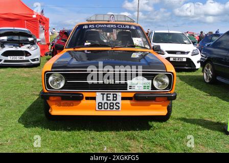 Une Ford Escort Mk 2 RS 2000 de 1978 a été garée en exposition au salon des voitures classiques English Riviera, Paignton, Devon, Angleterre, Royaume-Uni. Banque D'Images