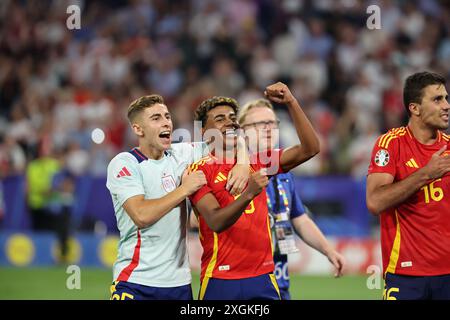 Munich, Allemagne, 9 juillet 2024. Fermin Lopez et Lamine Yamal font la fête lors du match entre l'Espagne et la France. UEFA Euro 2024 Allemagne. Demi-finales. Banque D'Images