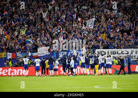 Équipe de France vue en fête après avoir remporté la fusillade au but lors du match UEFA Euro 2024 entre les équipes nationales du Portugal et de France à Volksparks Banque D'Images