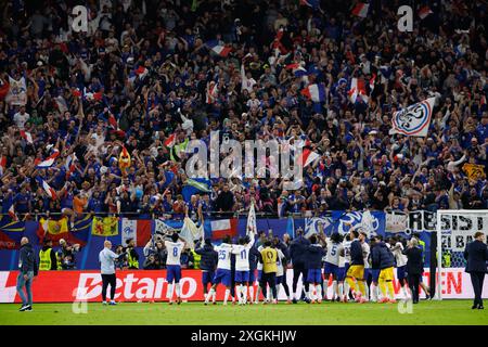 Équipe de France vue en fête après avoir remporté la fusillade au but lors du match UEFA Euro 2024 entre les équipes nationales du Portugal et de France à Volksparks Banque D'Images