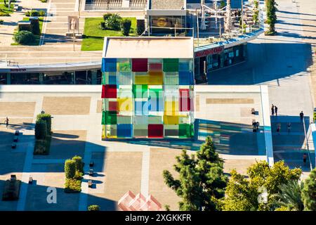 Grand cube de verre au Centre Pompidou du port de malaga, espagne. Banque D'Images