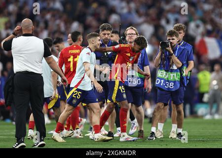 Lamine Yamal (Espagne)Fermin Lopez (Espagne) lors du match UEFA Euro Allemagne 2024 entre Espagne 2-1 France au Munich Football Arena le 09 juillet 2024 à Munich, Allemagne. Crédit : Maurizio Borsari/AFLO/Alamy Live News Banque D'Images