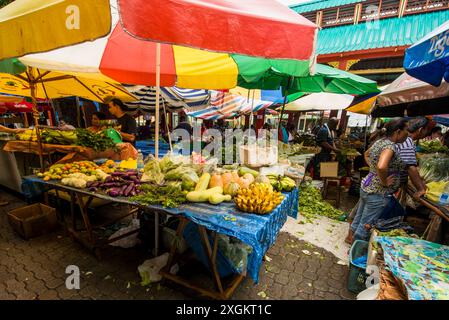 Légumes et fruits au Sir Selwyn Selwyn - Clarke Market, Victoria, Mahé, République des Seychelles, Océan Indien. Banque D'Images