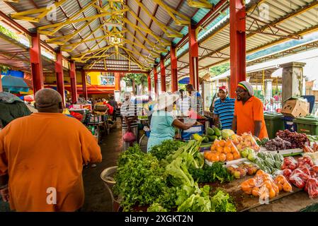 Légumes et fruits au Sir Selwyn Selwyn - Clarke Market, Victoria, Mahé, République des Seychelles, Océan Indien. Banque D'Images