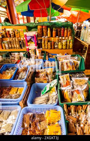 Épices au Sir Selwyn Selwyn - Clarke Market, Victoria, Mahé, République des Seychelles, Océan Indien. Banque D'Images