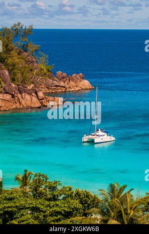 Petite Anse Beach au four Seasons Resort, Mahé, République des Seychelles, Océan Indien. Banque D'Images