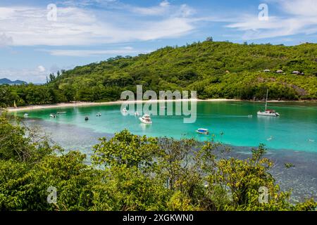 Plage de Port Launay, le parc marin de Port Launay, Mahé, République des Seychelles, océan Indien. Banque D'Images