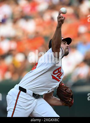 Baltimore, États-Unis. 09 juillet 2024. Le lanceur des Orioles de Baltimore Dean Kremer (64 ans) livre aux Cubs de Chicago lors de la deuxième manche à Camden Yards à Baltimore, Maryland, le mardi 9 juillet 2024. Photo de David Tulis/UPI crédit : UPI/Alamy Live News Banque D'Images