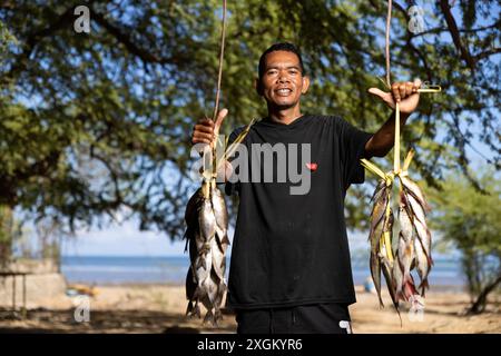 Vente de poisson à Dili Beach, Timor-Leste Banque D'Images