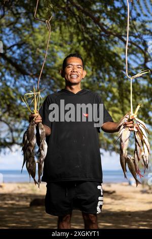 Vente de poisson à Dili Beach, Timor-Leste Banque D'Images