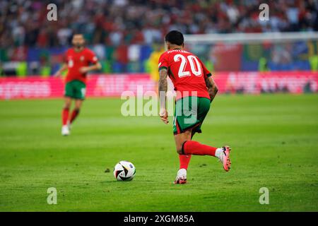 Hambourg, Allemagne. 05 juillet 2024. Joao Cancelo (Portugal) vu en action lors du match de l'UEFA Euro 2024 entre les équipes nationales du Portugal et de France au Volksparkstade. (Portugal vs France - 3:5 après pénalités) crédit : SOPA images Limited/Alamy Live News Banque D'Images