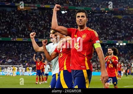 Munich, Allemagne. 09 juillet 2024. Les Espagnols Rodri Hernandez, Fermin Lopez et Lamine Yamal célèbrent la victoire à temps plein lors du match de l'UEFA Euro 2024 entre l'Espagne et la France, en demi-finale, disputé au stade Allianz Arena le 9 juillet 2024 à Munich, en Allemagne. (Photo de Bagu Blanco/PRESSINPHOTO) crédit : AGENCE SPORTIVE PRESSINPHOTO/Alamy Live News Banque D'Images