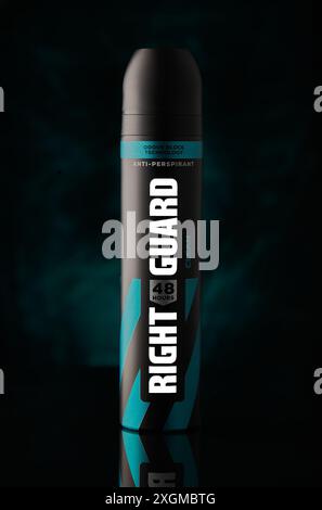 Mansfield, Nottingham, Royaume-Uni, 17 juillet 2024 : image de produit studio de déodorant Right Guard for men. Banque D'Images