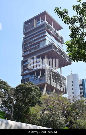 Mumbai, Inde - 15 avril 2024 : bâtiment Antilia, c'est la résidence du milliardaire indien Mukesh Ambani, le gratte-ciel-manoir est l'un des WO Banque D'Images