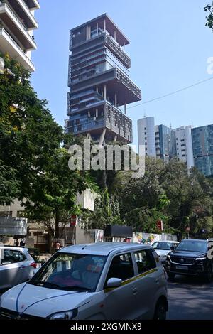 Mumbai, Inde - 15 avril 2024 : bâtiment Antilia, c'est la résidence du milliardaire indien Mukesh Ambani, le gratte-ciel-manoir est l'un des WO Banque D'Images