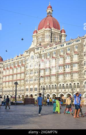 Mumbai, Inde - 13 avril 2024 : Taj Mahal Palace Hôtel est un hôtel de luxe historique dans la région de Colaba de Mumbai, Inde Banque D'Images