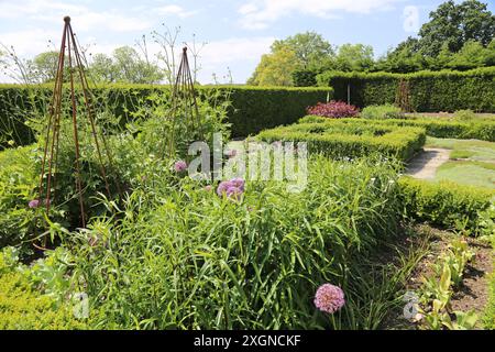 West Terrace Garden, Lytes Cary Manor, Charlton Mackrell, Somerton, Somerset, Angleterre, Grande-Bretagne, Royaume-Uni, Royaume-Uni, Europe Banque D'Images