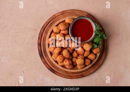 Popcorn de poulet, frits, nuggets, gros plan, rustique, personne Banque D'Images