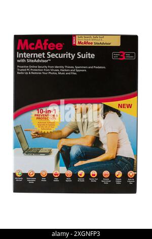 Logiciel McAfee Internet Security suite 2006 avec SiteAdvisor isolé sur fond blanc - logiciel de sécurité informatique Banque D'Images