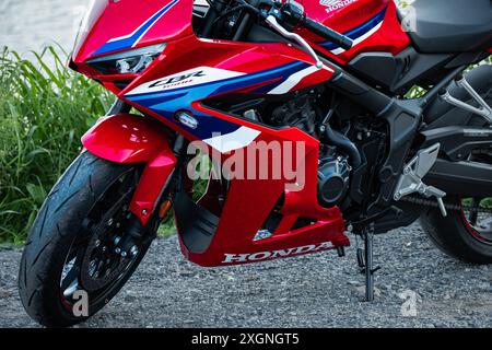 Modèle japonais Honda modèle CBR 650 R. Grosse moto sport Honda garée sur une route. Moteurs de sport. Emblème Honda Super Sport Motorcycle-Thail Banque D'Images