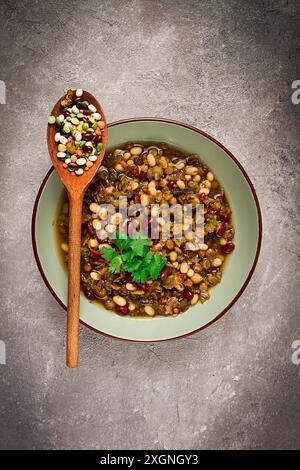 Soupe de haricots, cuisine mexicaine traditionnelle, soupe de haricots, haricots, pois Banque D'Images